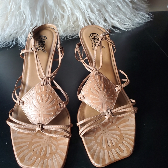 Carlos Santana - Picture 1 of 4